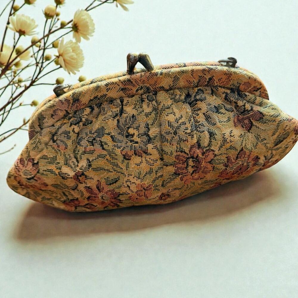 VINTAGE TAPESTRY CLUTCH BAG Kiss Lock and Chain Strap Floral FAST SHIP 3335-2